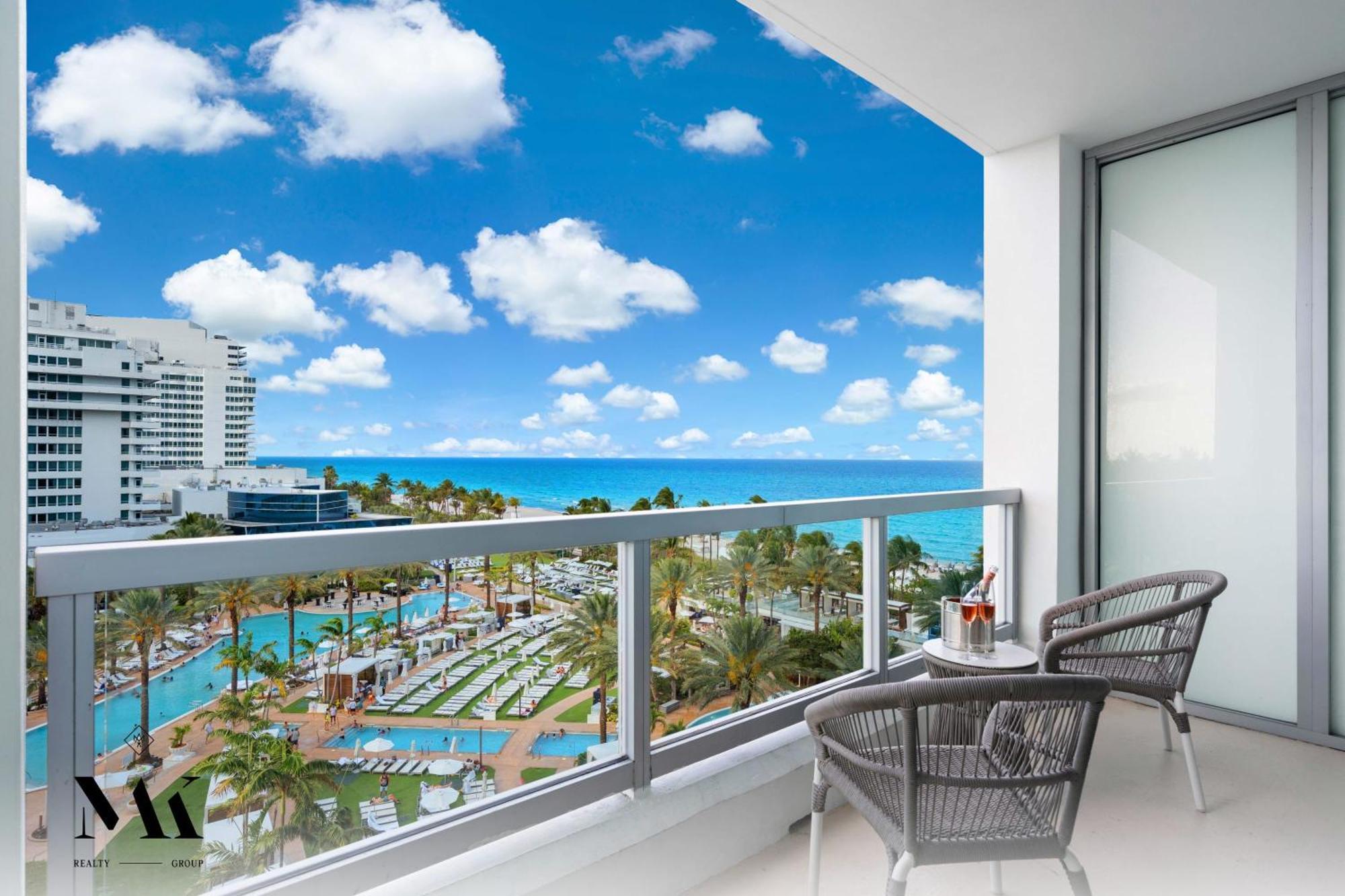 Fontainebleau Resort Balcony W Pool & Ocean View Miami Beach Exterior photo